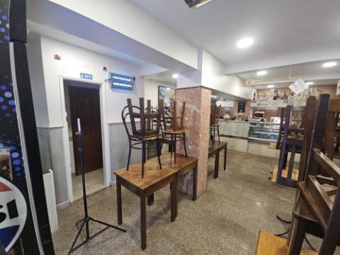 Simpático; Restaurante para Venda em uma das melhores localizações junto ao Neudel e Mercado da Damaia na Amadora