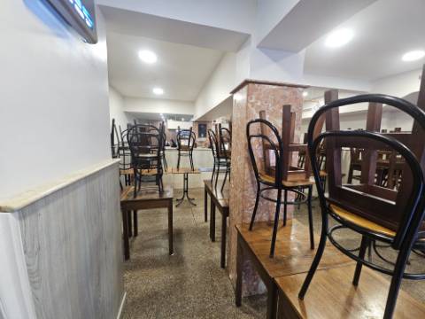 Simpático; Restaurante para Venda em uma das melhores localizações junto ao Neudel e Mercado da Damaia na Amadora