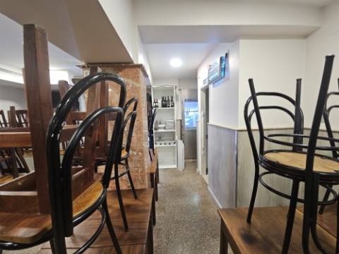 Simpático; Restaurante para Venda em uma das melhores localizações junto ao Neudel e Mercado da Damaia na Amadora