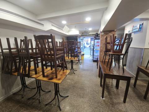 Simpático; Restaurante para Venda em uma das melhores localizações junto ao Neudel e Mercado da Damaia na Amadora