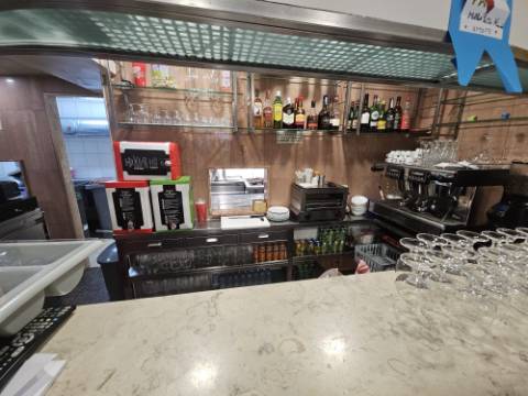 Simpático; Restaurante para Venda em uma das melhores localizações junto ao Neudel e Mercado da Damaia na Amadora