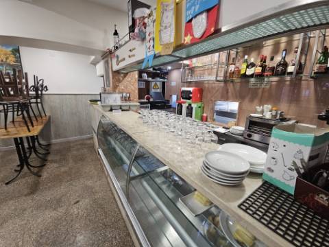 Simpático; Restaurante para Venda em uma das melhores localizações junto ao Neudel e Mercado da Damaia na Amadora