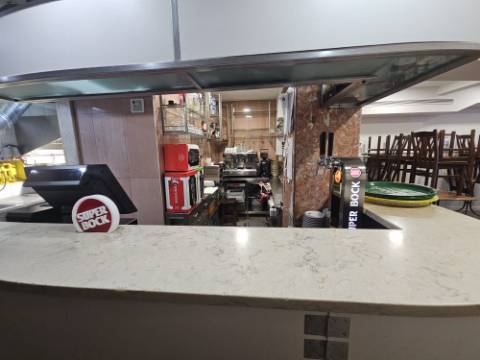 Simpático; Restaurante para Venda em uma das melhores localizações junto ao Neudel e Mercado da Damaia na Amadora