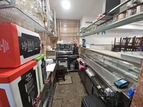 Simpático; Restaurante para Venda em uma das melhores localizações junto ao Neudel e Mercado da Damaia na Amadora