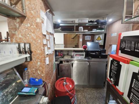 Simpático; Restaurante para Venda em uma das melhores localizações junto ao Neudel e Mercado da Damaia na Amadora