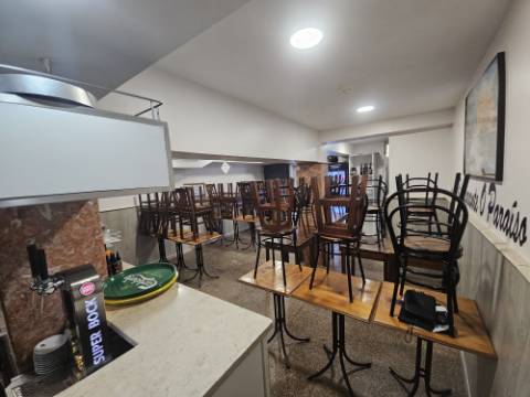 Simpático; Restaurante para Venda em uma das melhores localizações junto ao Neudel e Mercado da Damaia na Amadora