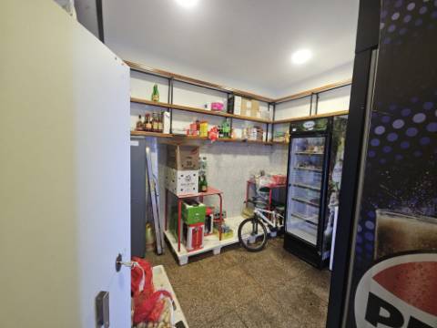 Simpático; Restaurante para Venda em uma das melhores localizações junto ao Neudel e Mercado da Damaia na Amadora