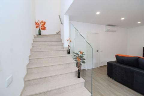 Moradia T3, Nova , mobilada e quipada, com garagem em Quinta Cerca, Castro Marim.