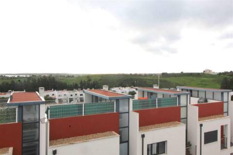 Moradia T3, Nova , mobilada e quipada, com garagem em Quinta Cerca, Castro Marim.