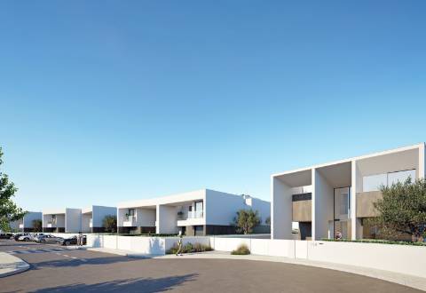 Moradia Isolada V4 com Piscina - O Refúgio de Luxo que Você Merece em Lagos