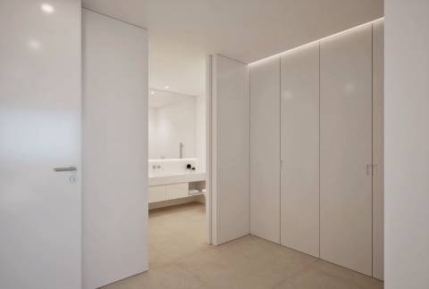 Moradia Isolada V4 com Piscina - O Refúgio de Luxo que Você Merece em Lagos