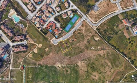 Moradia Isolada V4 com Piscina - O Refúgio de Luxo que Você Merece em Lagos