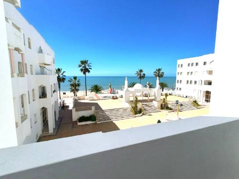 Apartamento T2 Renovado na Primeira Linha de Mar - Quarteira