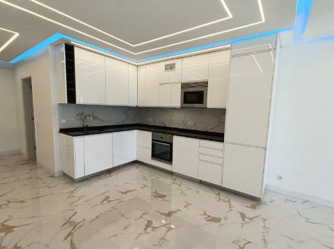 Apartamento T2 Renovado na Primeira Linha de Mar - Quarteira