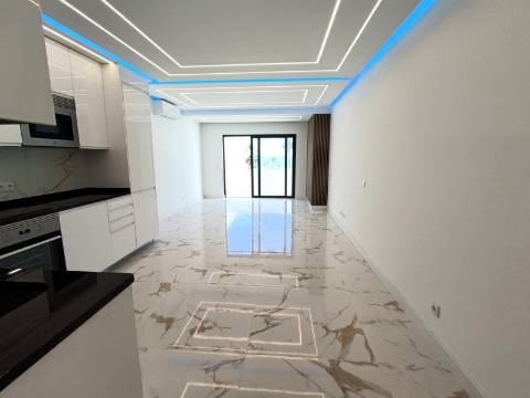 Apartamento T2 Renovado na Primeira Linha de Mar - Quarteira