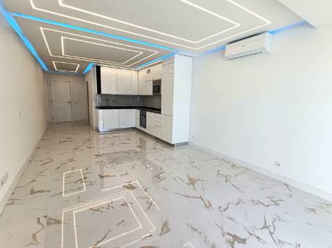 Apartamento T2 Renovado na Primeira Linha de Mar - Quarteira