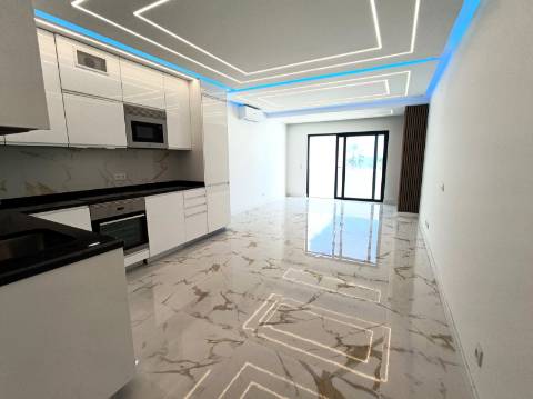 Apartamento T2 Renovado na Primeira Linha de Mar - Quarteira