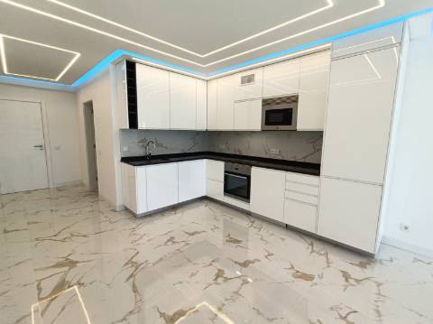 Apartamento T2 Renovado na Primeira Linha de Mar - Quarteira