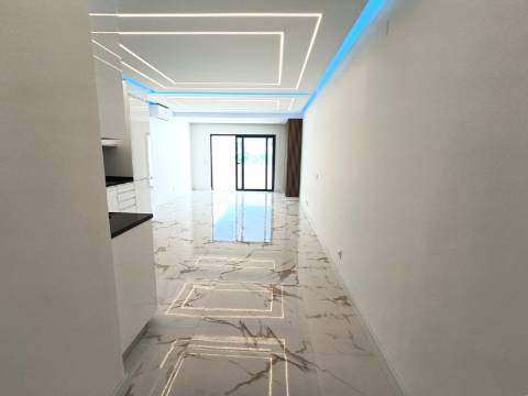 Apartamento T2 Renovado na Primeira Linha de Mar - Quarteira