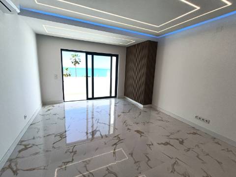 Apartamento T2 Renovado na Primeira Linha de Mar - Quarteira