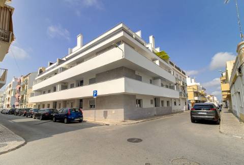 Apartamento T2 com 2 WC no centro Vila Real de Santo António R/chão com quintal