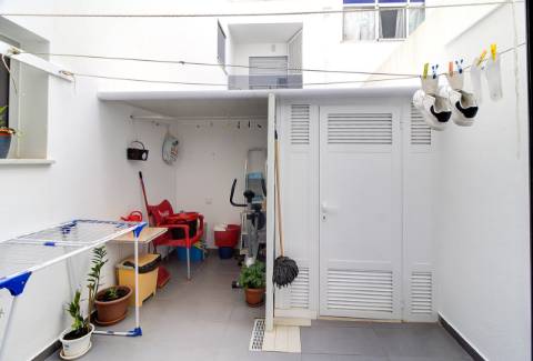 Apartamento T2 com 2 WC no centro Vila Real de Santo António R/chão com quintal