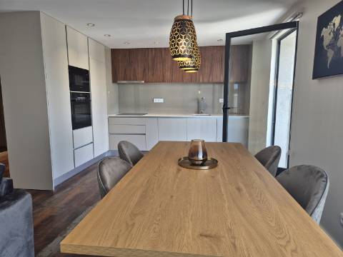 Magnífico Apartamento T3 Totalmente Renovado em Monte Gordo - Oportunidade Única!