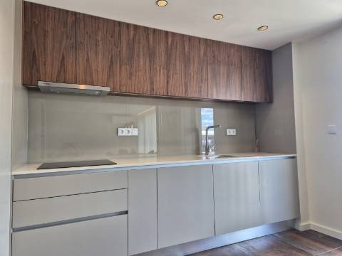 Magnífico Apartamento T3 Totalmente Renovado em Monte Gordo - Oportunidade Única!