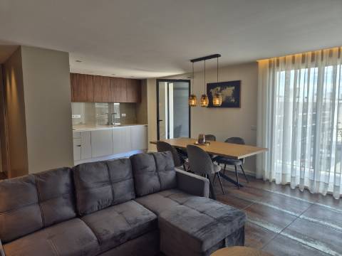 Magnífico Apartamento T3 Totalmente Renovado em Monte Gordo - Oportunidade Única!