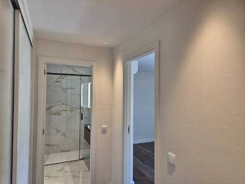 Magnífico Apartamento T3 Totalmente Renovado em Monte Gordo - Oportunidade Única!