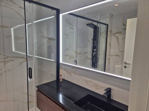 Magnífico Apartamento T3 Totalmente Renovado em Monte Gordo - Oportunidade Única!