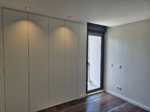 Magnífico Apartamento T3 Totalmente Renovado em Monte Gordo - Oportunidade Única!