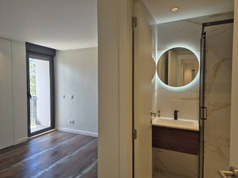 Magnífico Apartamento T3 Totalmente Renovado em Monte Gordo - Oportunidade Única!