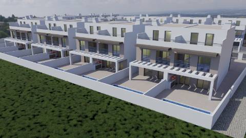 Moradia T3+2 com Piscina a Apenas 500 Metros da Praia da Lota