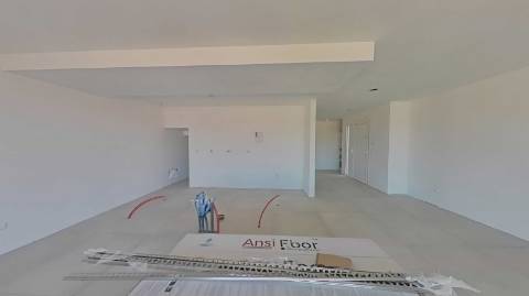 Moradia de Luxo com 4 Quartos, Piscina e Acabamentos Premium - Perto da Praia
