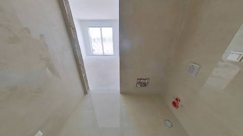 Moradia de Luxo com 4 Quartos, Piscina e Acabamentos Premium - Perto da Praia
