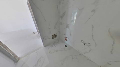 Moradia de Luxo com 4 Quartos, Piscina e Acabamentos Premium - Perto da Praia
