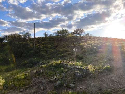 TERRENO RÚSTICO COM 20.520 M2 - VISTA RIO - COM POÇO - NA FOZ DE ODELEITE - ALGARVE