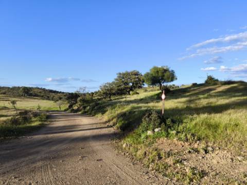 TERRENO RÚSTICO COM 20.520 M2 - VISTA RIO - COM POÇO - NA FOZ DE ODELEITE - ALGARVE