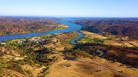 TERRENO RÚSTICO COM 20.520 M2 - VISTA RIO - COM POÇO - NA FOZ DE ODELEITE - ALGARVE