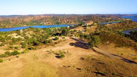 TERRENO RÚSTICO COM 20.520 M2 - VISTA RIO - COM POÇO - NA FOZ DE ODELEITE - ALGARVE