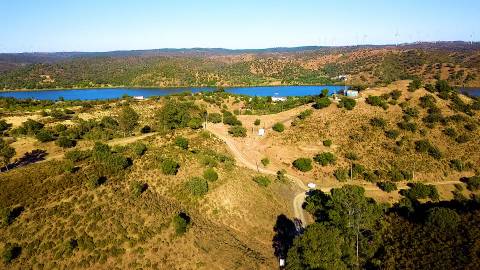 TERRENO RÚSTICO COM 20.520 M2 - VISTA RIO - COM POÇO - NA FOZ DE ODELEITE - ALGARVE