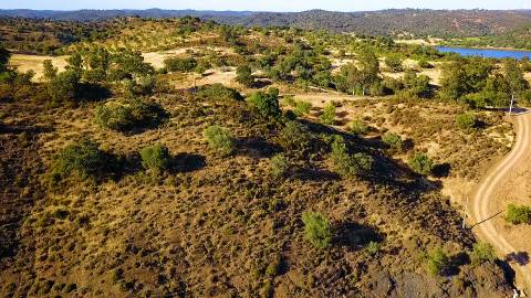 TERRENO RÚSTICO COM 20.520 M2 - VISTA RIO - COM POÇO - NA FOZ DE ODELEITE - ALGARVE