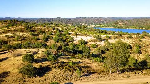 TERRENO RÚSTICO COM 20.520 M2 - VISTA RIO - COM POÇO - NA FOZ DE ODELEITE - ALGARVE