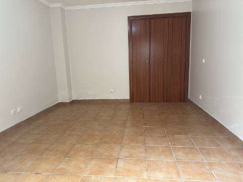 Moradia moderna T4 com 315 mt2 com piscina e cave!