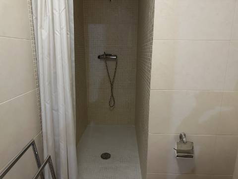 Moradia moderna T4 com 315 mt2 com piscina e cave!