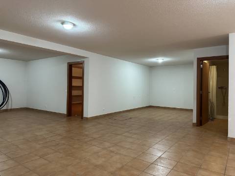 Moradia moderna T4 com 315 mt2 com piscina e cave!