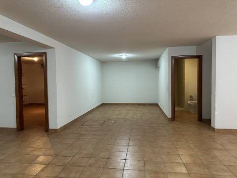 Moradia moderna T4 com 315 mt2 com piscina e cave!