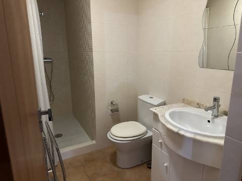 Moradia moderna T4 com 315 mt2 com piscina e cave!