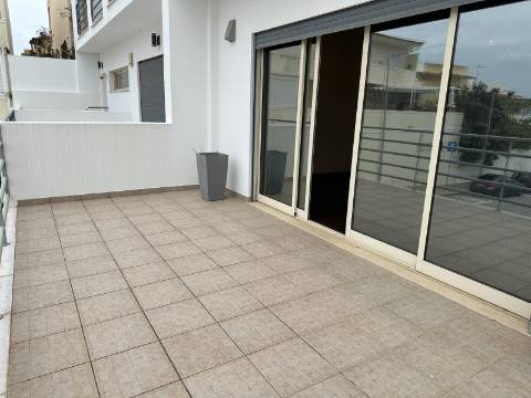 Moradia moderna T4 com 315 mt2 com piscina e cave!